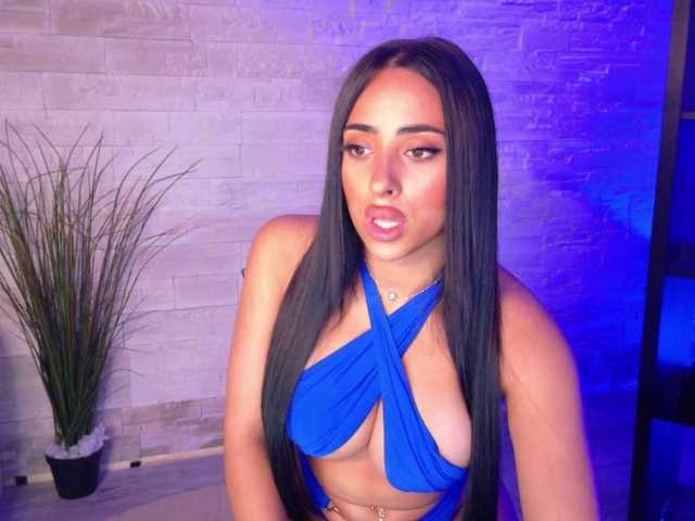 Cupcake-Izzy live cam on BongaCams