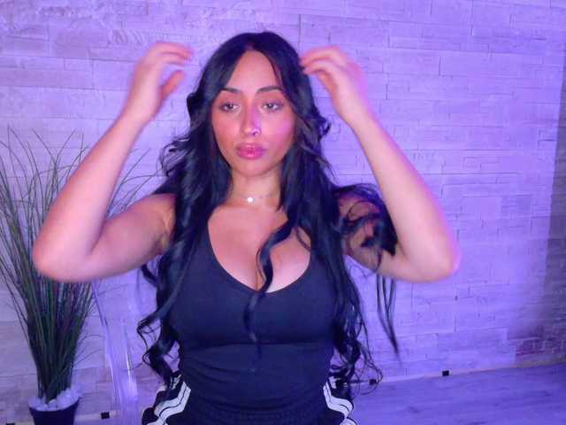 Cupcake-Izzy live cam on BongaCams