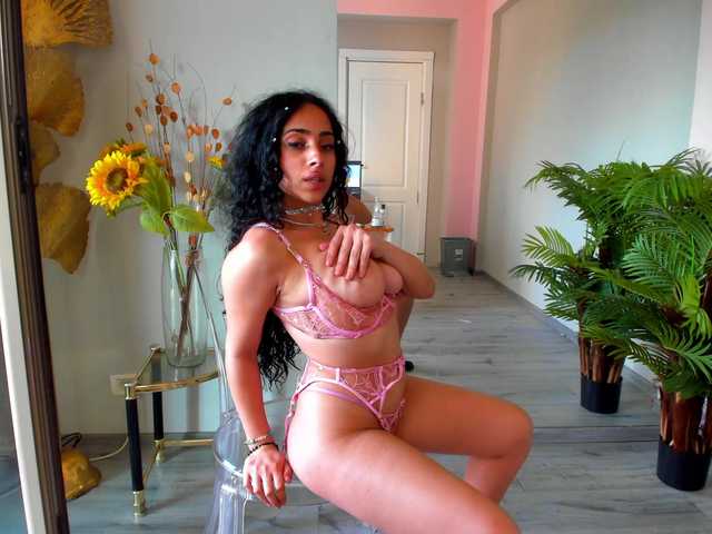 Cupcake-Izzy live cam on BongaCams