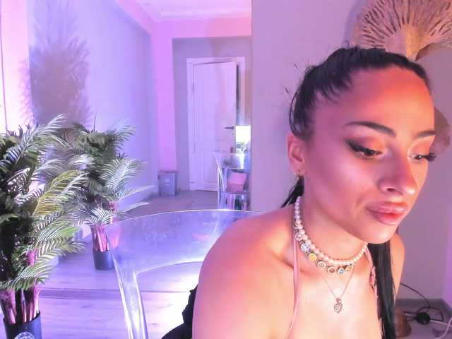Cupcake-Izzy live cam on BongaCams