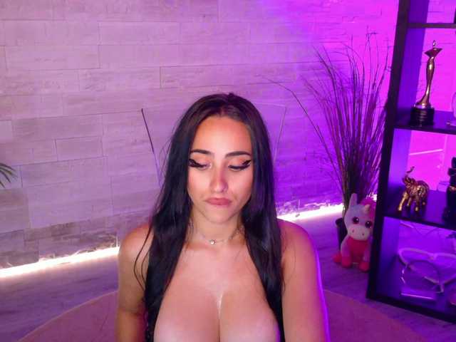 Cupcake-Izzy live cam on BongaCams