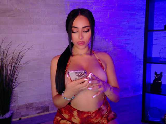 Cupcake-Izzy live cam on BongaCams