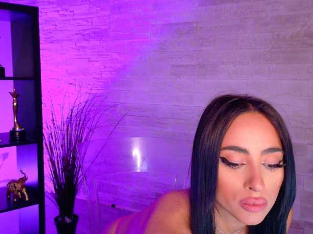 Cupcake-Izzy live cam on BongaCams
