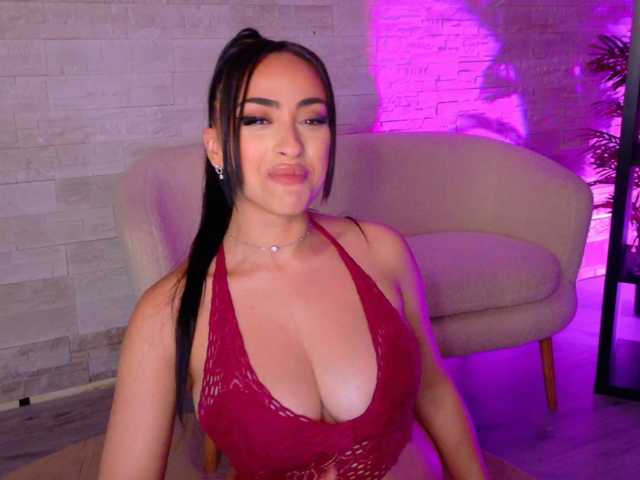 Cupcake-Izzy live cam on BongaCams