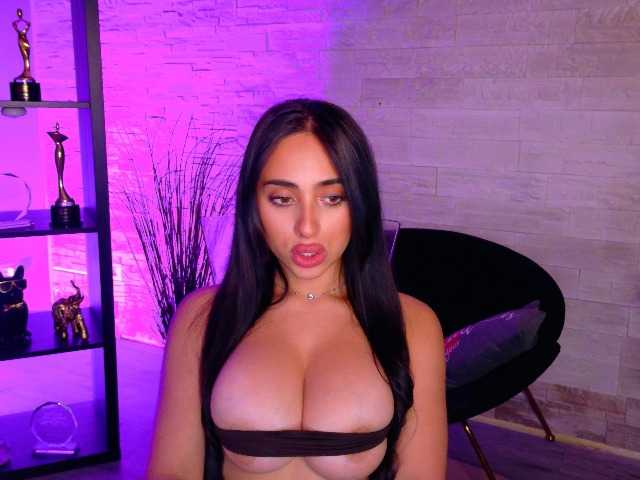 Cupcake-Izzy live cam on BongaCams