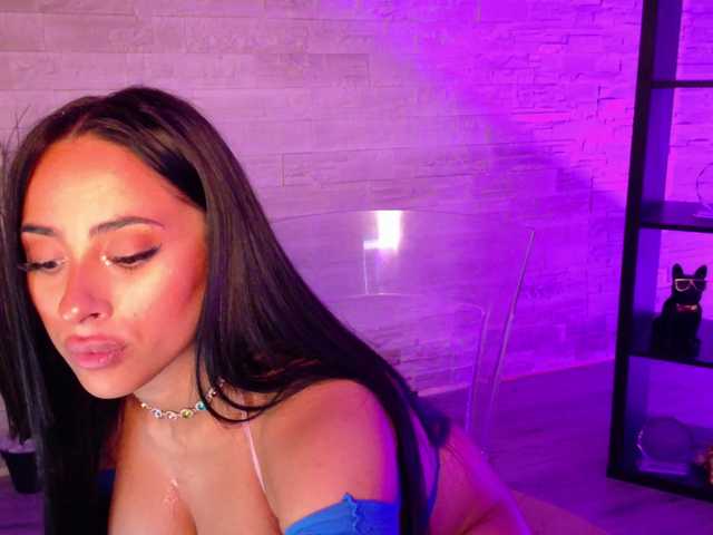 Cupcake-Izzy live cam on BongaCams