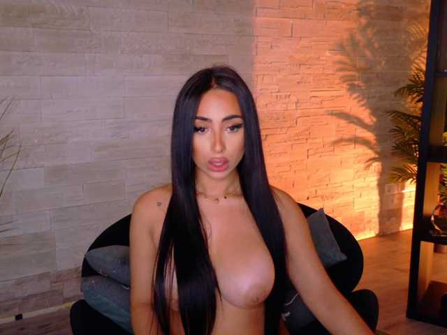 Cupcake-Izzy live cam on BongaCams