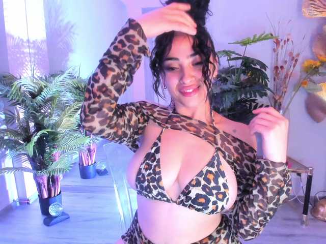 Cupcake-Izzy live cam on BongaCams