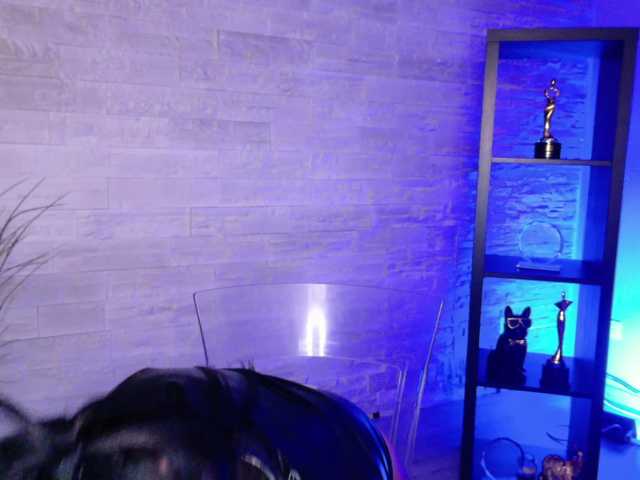 Cupcake-Izzy live cam on BongaCams