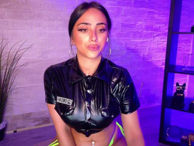 Cupcake-Izzy live cam on BongaCams