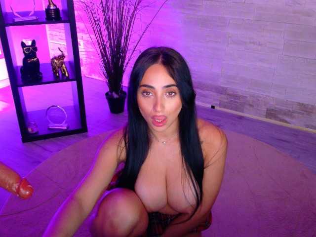 Cupcake-Izzy live cam on BongaCams