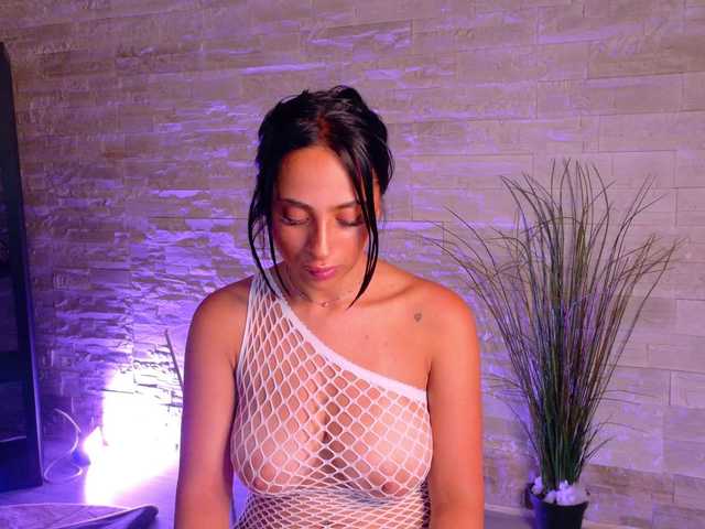 Cupcake-Izzy live cam on BongaCams