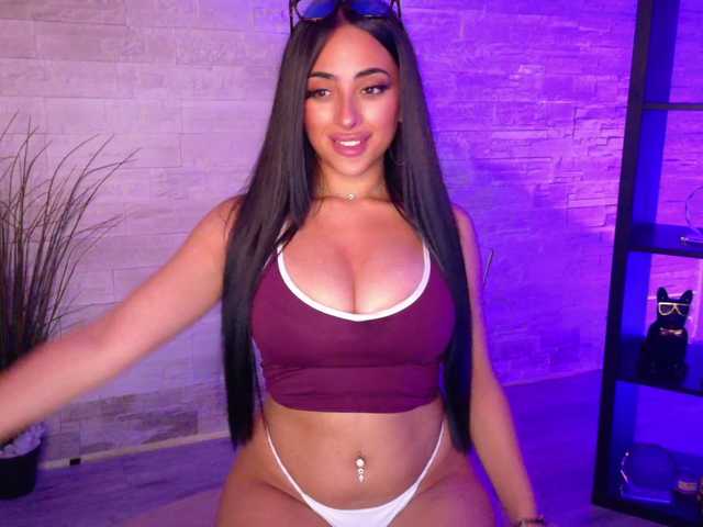 Cupcake-Izzy live cam on BongaCams