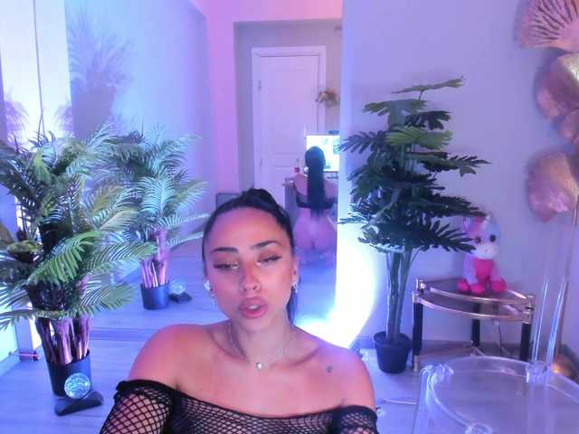 Cupcake-Izzy live cam on BongaCams