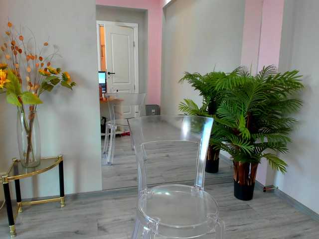Cupcake-Izzy live cam on BongaCams