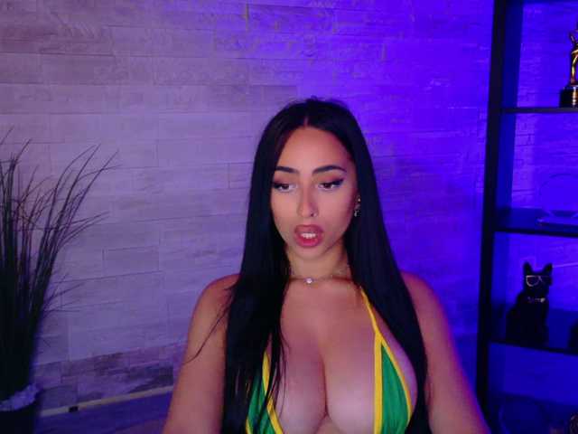 Cupcake-Izzy live cam on BongaCams