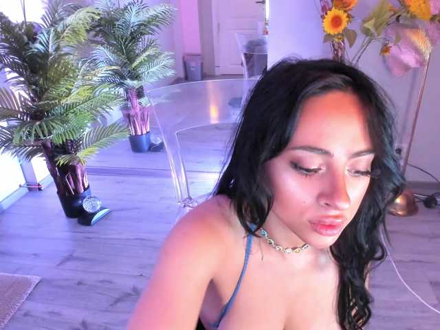 Cupcake-Izzy live cam on BongaCams
