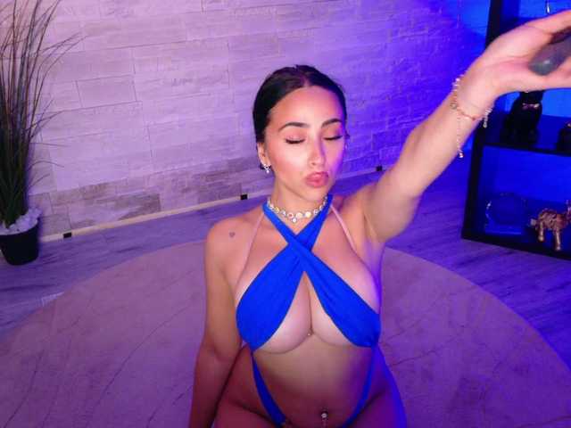 Cupcake-Izzy live cam on BongaCams