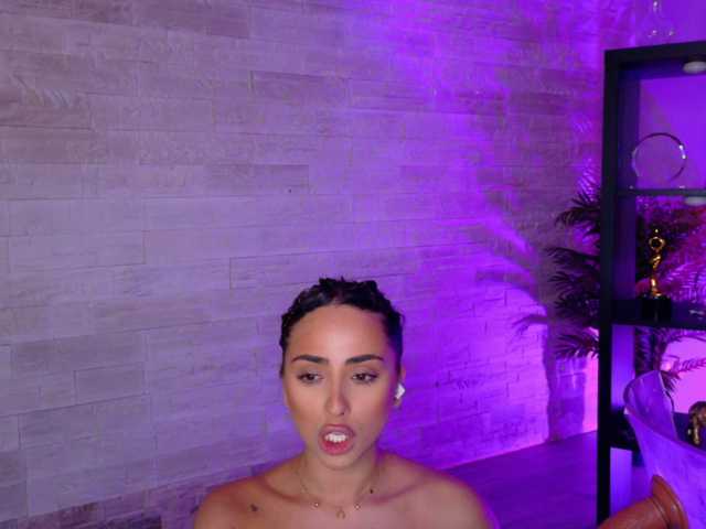 Cupcake-Izzy live cam on BongaCams