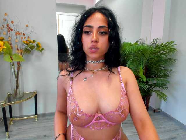 Cupcake-Izzy live cam on BongaCams