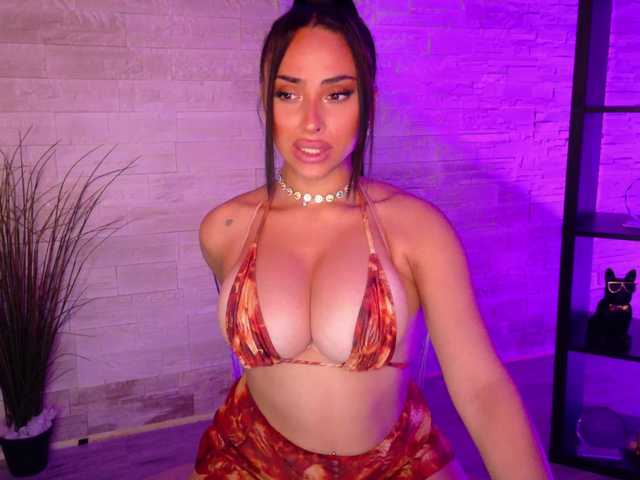 Cupcake-Izzy live cam on BongaCams