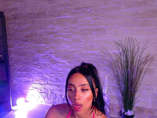 Cupcake-Izzy live cam on BongaCams