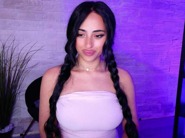 Cupcake-Izzy live cam on BongaCams