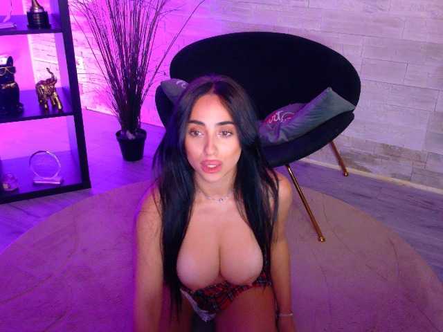 Cupcake-Izzy — live female cam