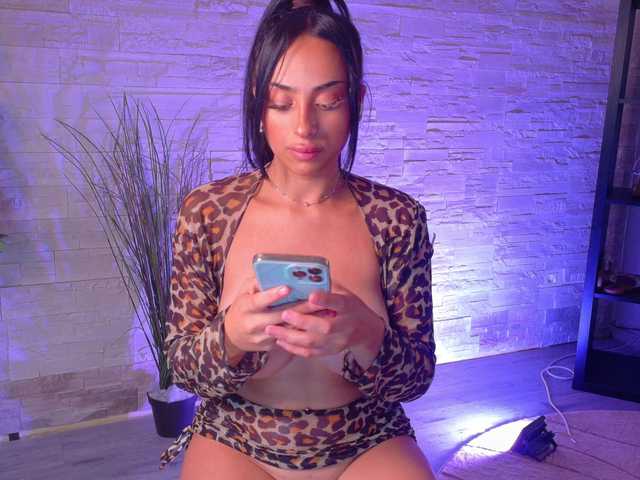 Cupcake-Izzy live webcam show