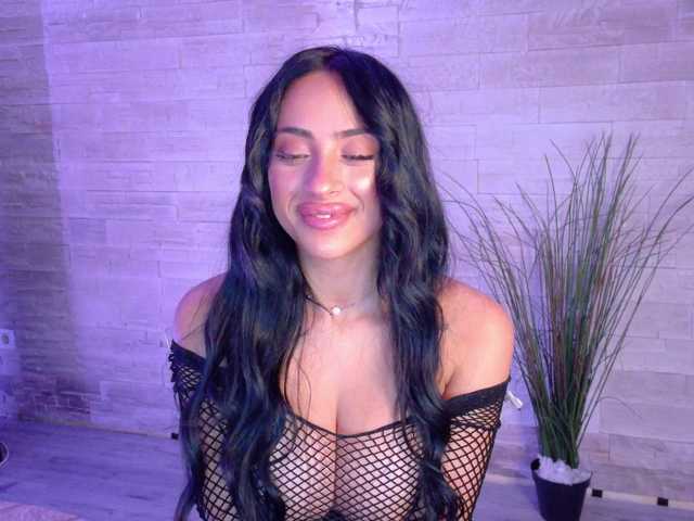 Cupcake-Izzy live cam on BongaCams