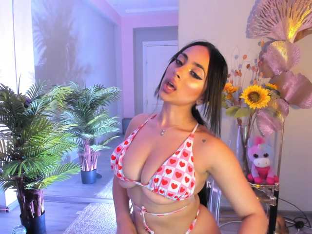Cupcake-Izzy live cam on BongaCams
