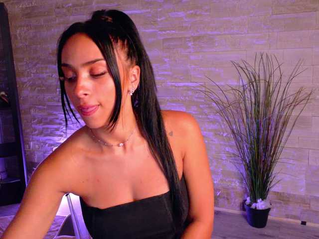 Cupcake-Izzy live cam on BongaCams