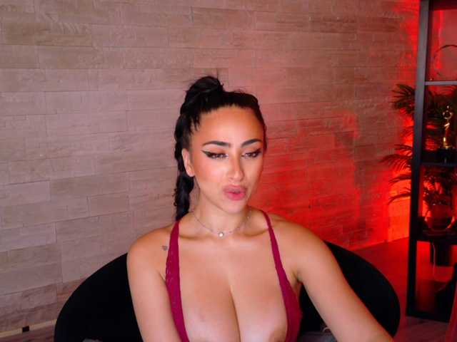 Cupcake-Izzy live cam on BongaCams