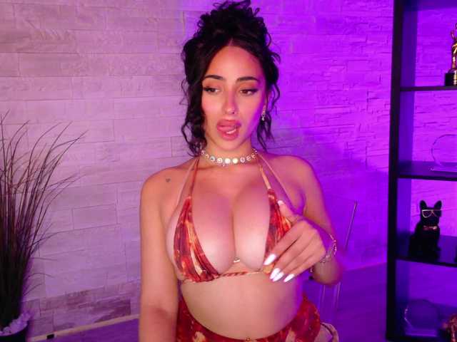 Cupcake-Izzy live cam on BongaCams