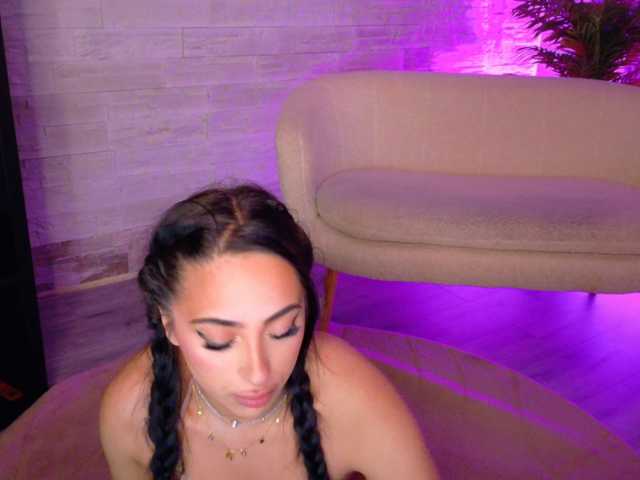 Cupcake-Izzy live cam on BongaCams