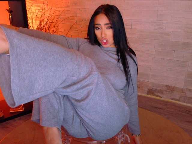 Cupcake-Izzy live cam on BongaCams