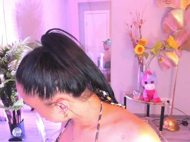 Cupcake-Izzy live cam on BongaCams