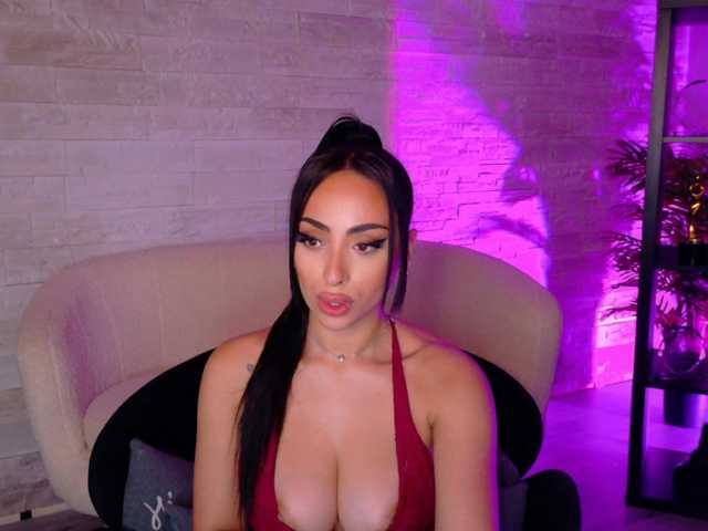 Cupcake-Izzy live cam on BongaCams