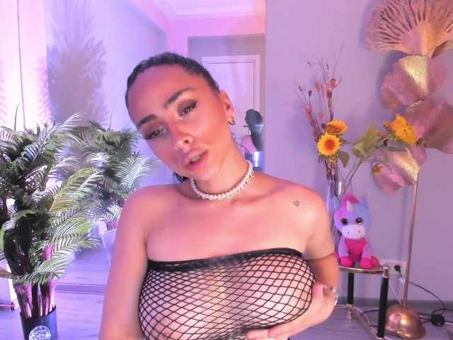 Cupcake-Izzy live cam on BongaCams
