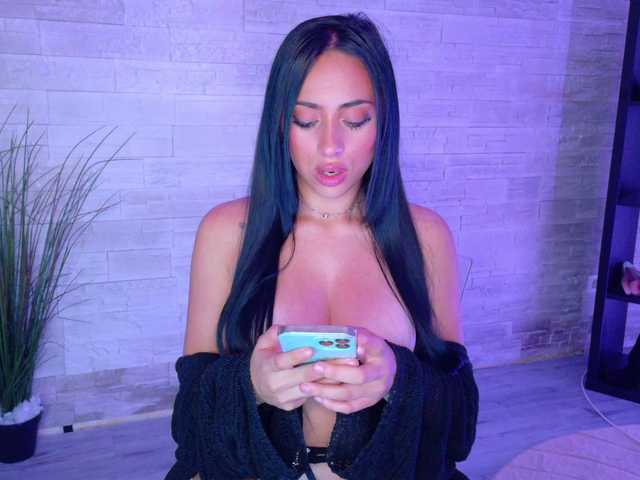 Cupcake-Izzy live webcam show