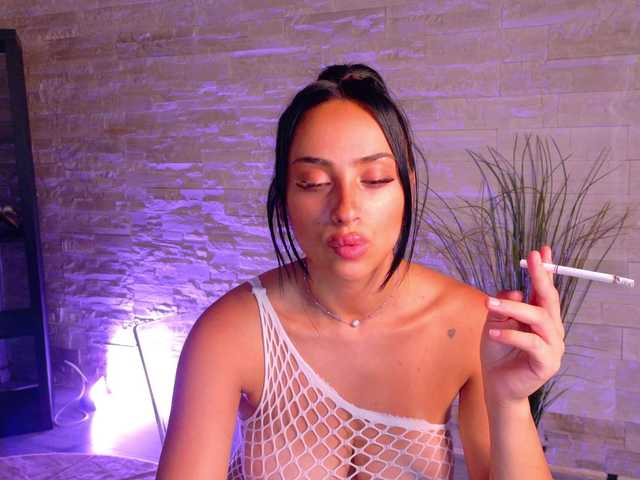Cupcake-Izzy live cam on BongaCams