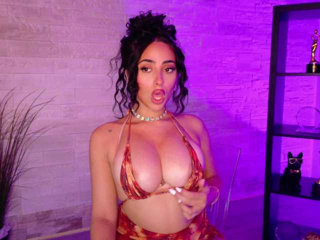 Cupcake-Izzy live cam on BongaCams