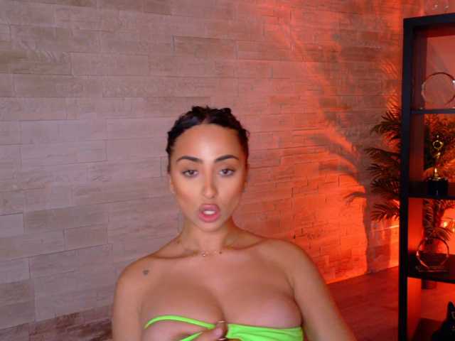 Cupcake-Izzy, en directo ahora en BongaCams