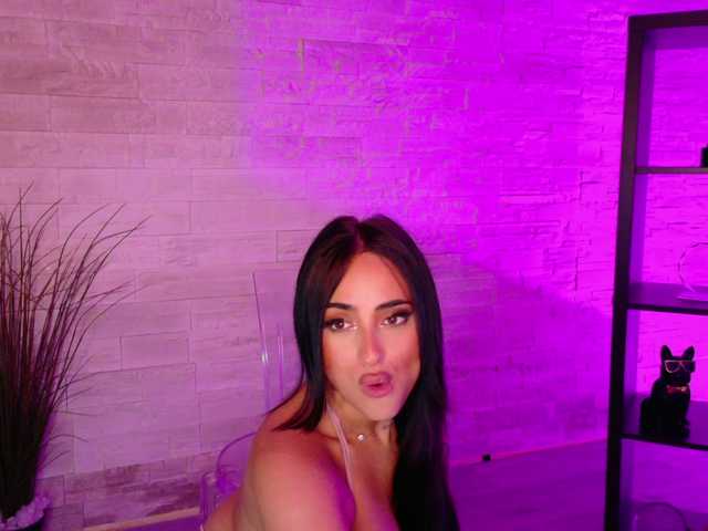Cupcake-Izzy live cam on BongaCams