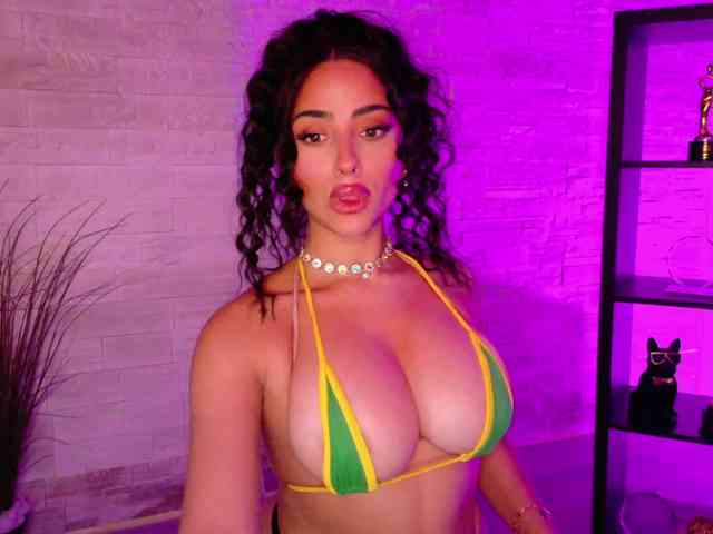 Cupcake-Izzy Live Webcam on BongaCams