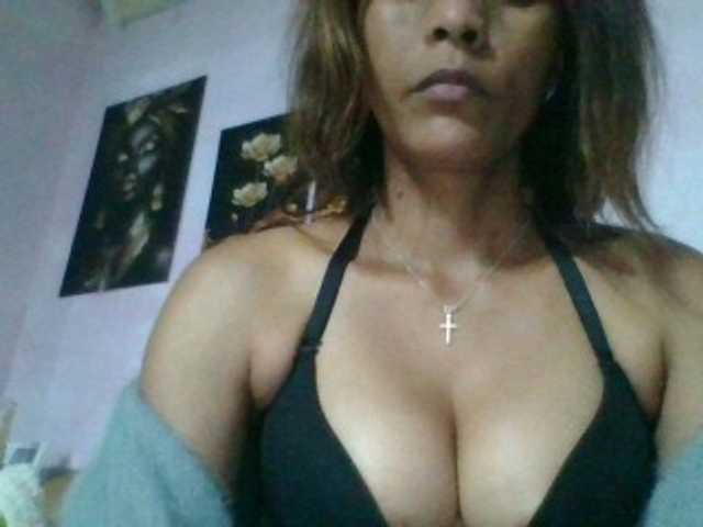 Lekah webcam bongacams model stream image