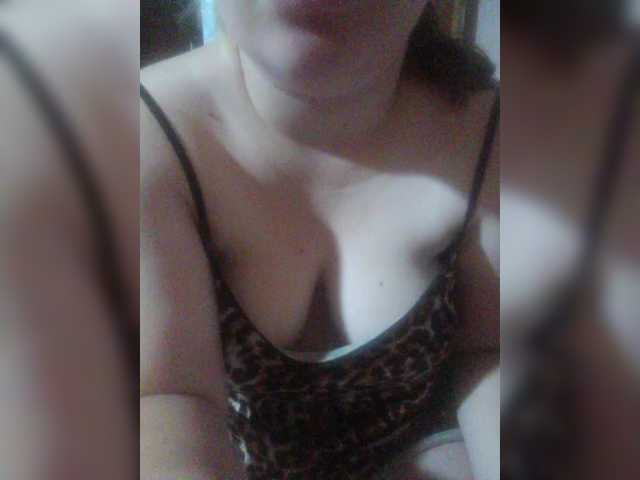 Vikki3011 live cam on BongaCams