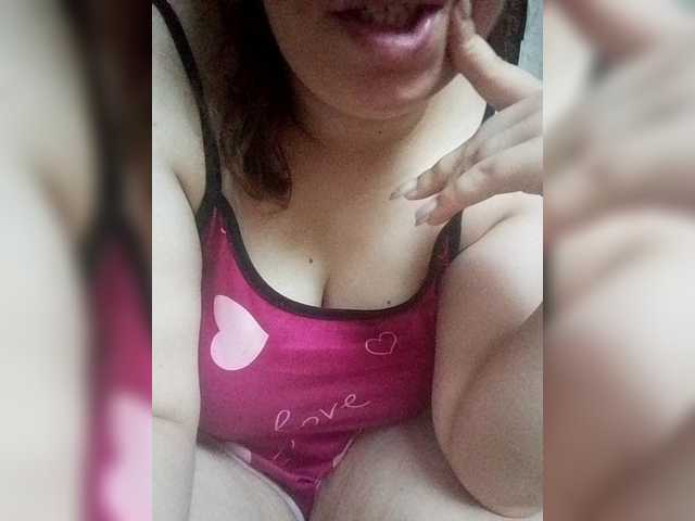 Vikki3011 live cam on BongaCams