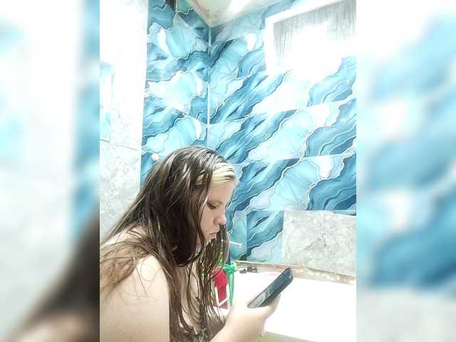 Vikki3011 live cam on BongaCams