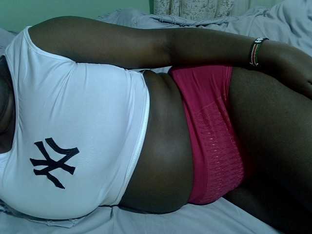 Bubblybooty live cam on BongaCams